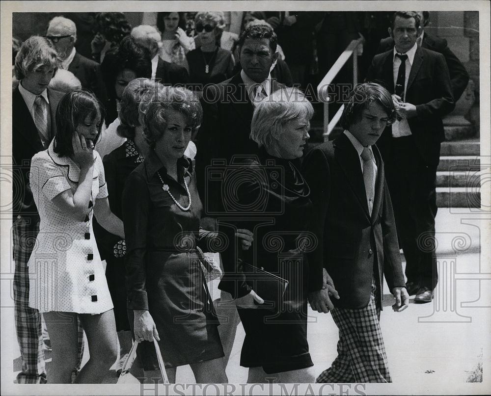 1974 Press Photo Tosi Family emerges from St Theresa&#39;s - RSL91041 - Historic Images