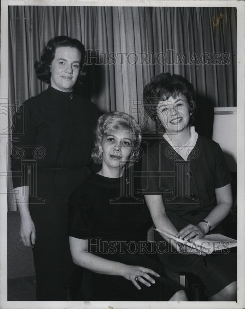 Press Photo Women Planning 12th Honor Roll Tribute Luncheon - RSL40831 - Historic Images