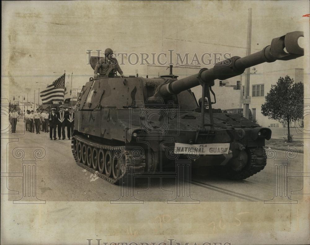 1976 Press Photo Veterans Day Parade, Military Tank, US Marines, National Guard - Historic Images