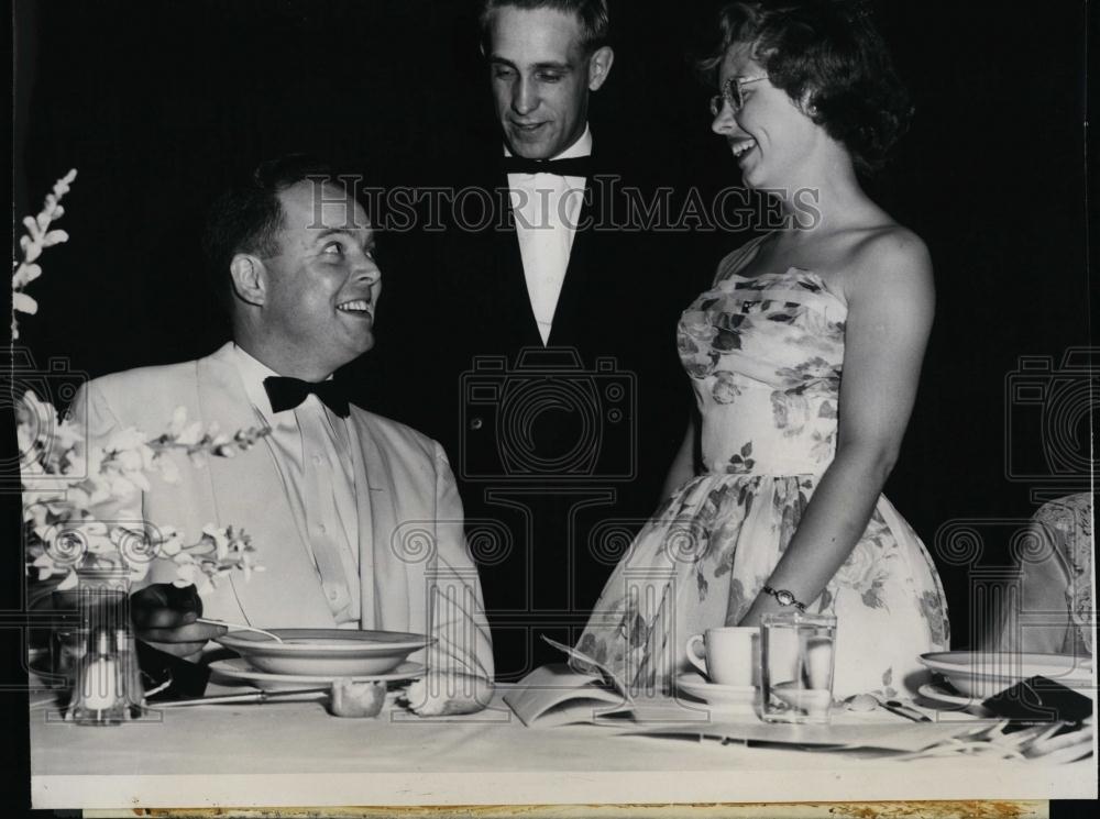 1954 Press Photo Tufts College Senior Dinner with DrMiles YWessell - Historic Images