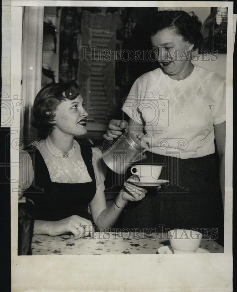 1955 Press Photo Stella Lambert Woman Juror Maitland Fraud Case Daughter Dorothy - Historic Images