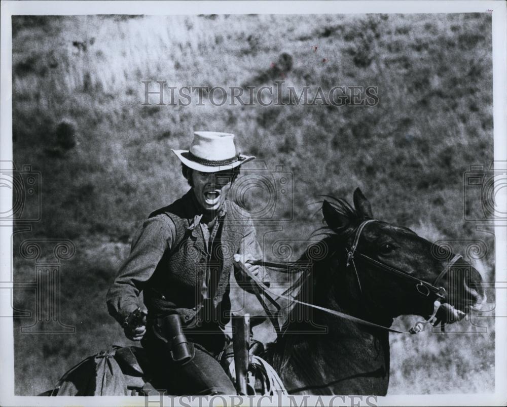 1970 Press Photo Actor Geoffrey Deuel in "Chisum" - RSL88143 - Historic Images