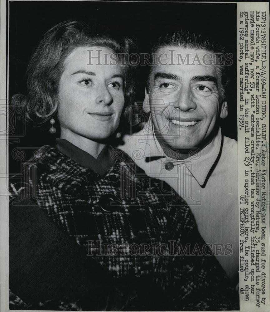 1969 Press Photo Actor Victor Mature and Wife Adrienne Joy Mature - RSL80921 - Historic Images