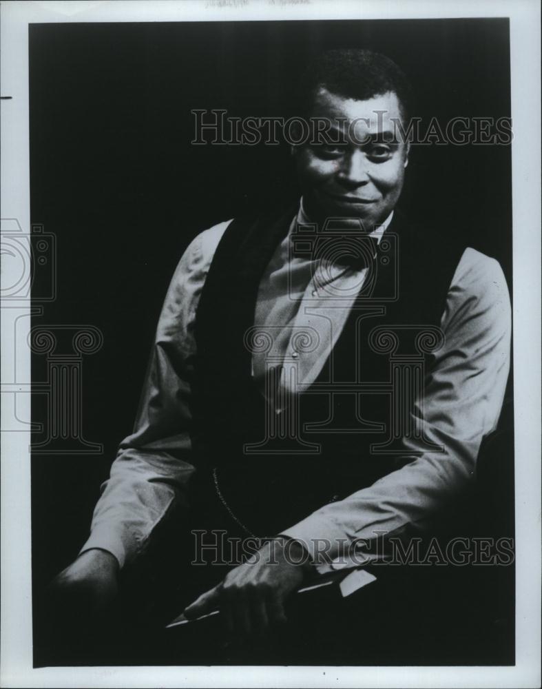 Press Photo James Earl Jones in "Paul Robeson" - RSL83193 - Historic Images