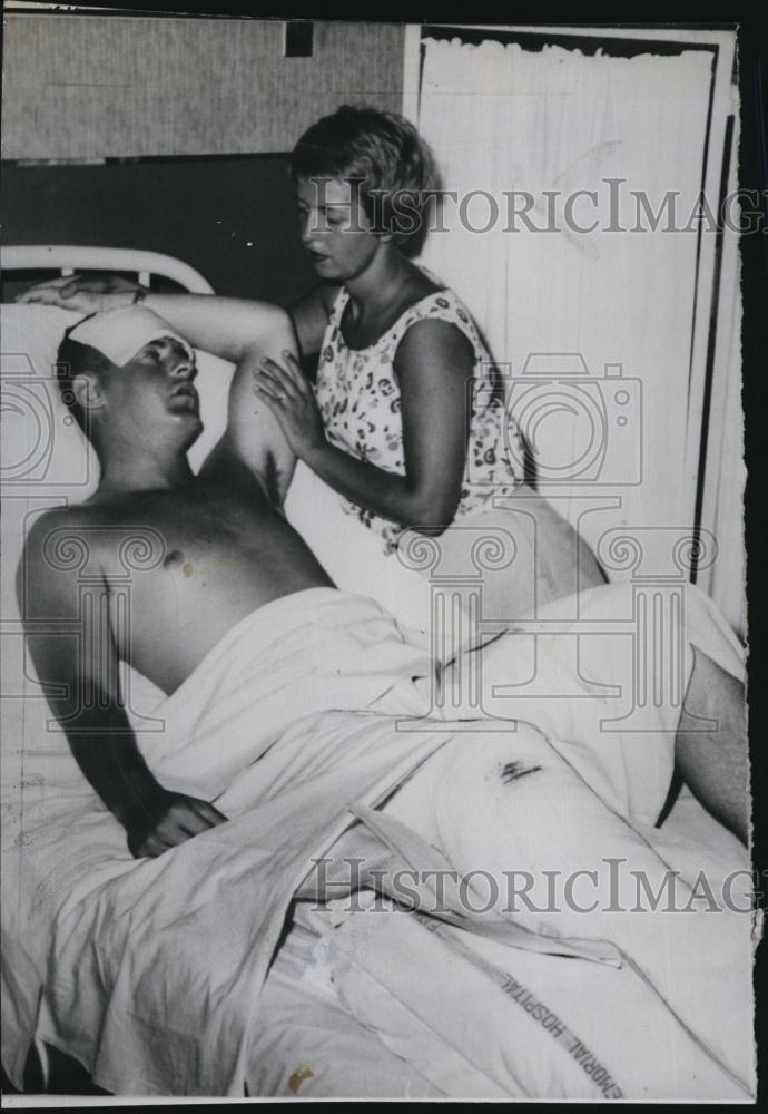 1960 Press Photo John Brodeur, recovering from a shark bite - RSL79975 - Historic Images