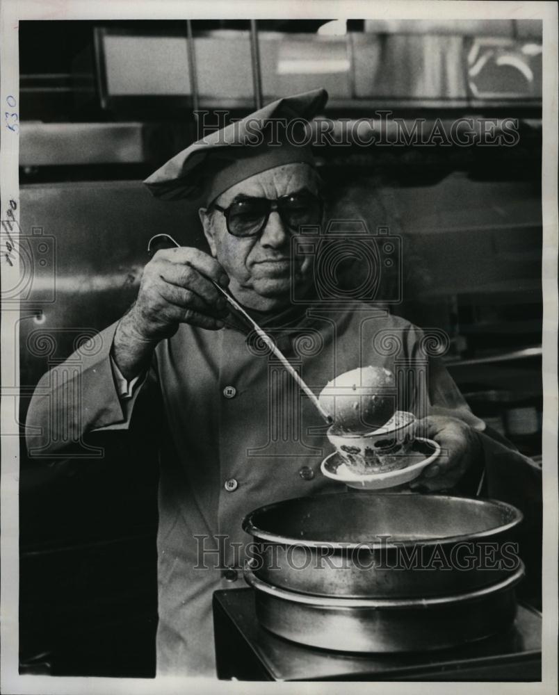 1977 Press Photo Restaurant Owner John Carzis Christmas Morning - RSL84297 - Historic Images