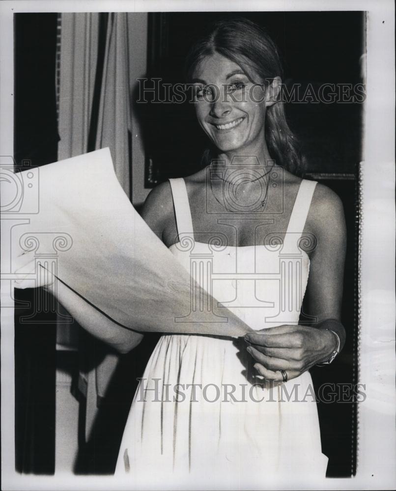 1977 Press Photo Actress Jean Marsh stars in &quot;Habaes Corpus&quot; - RSL78983 - Historic Images