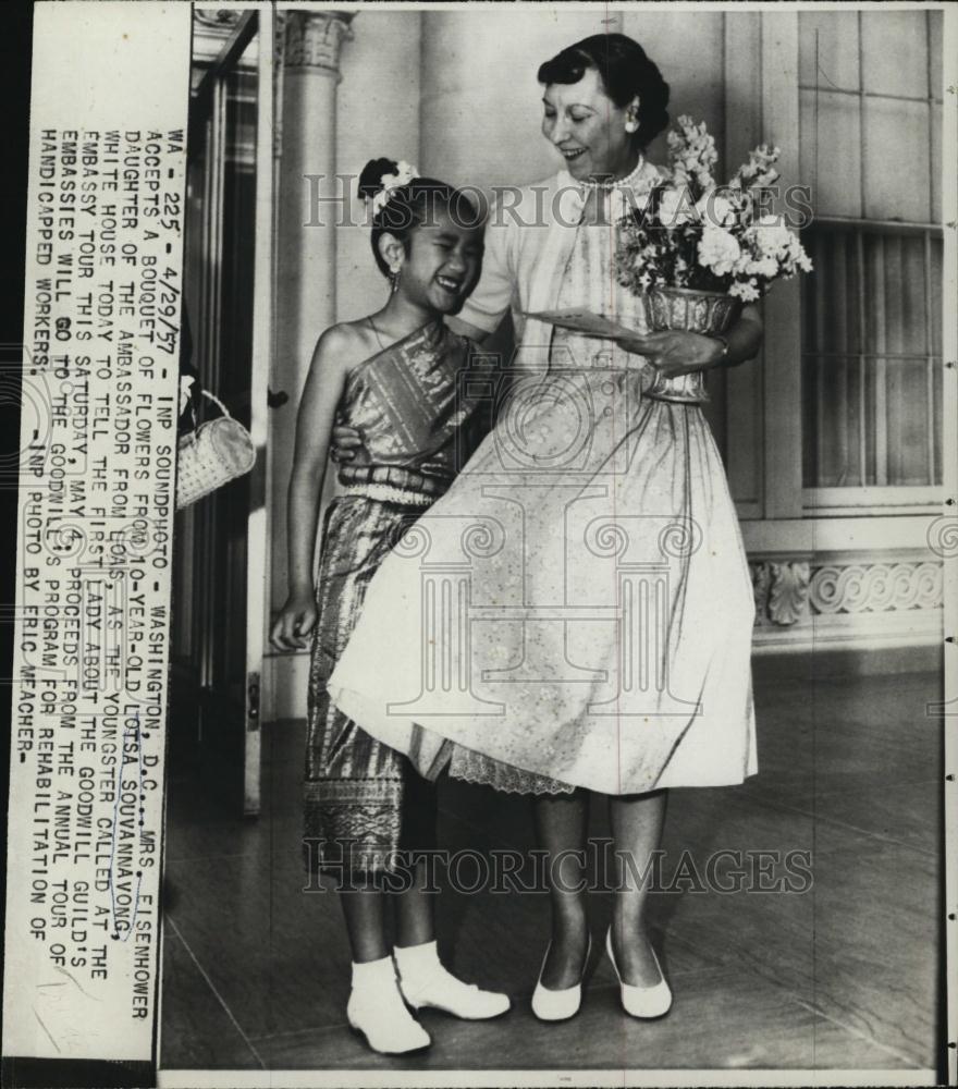 1957 Press Photo Mrs Eisenhower Accepts Flowers from Lotsa Souvannavong - Historic Images