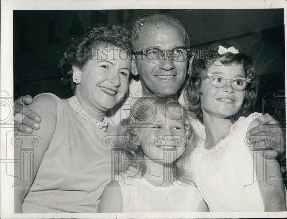 1962 Press Photo Mr Lincoln S West and his family of Florida - RSL68033 - Historic Images