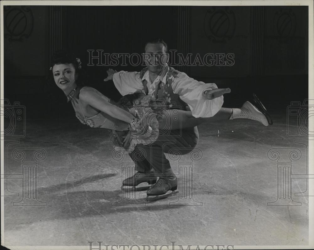 Press Photo World Skating champion Nate Walley and wife Edythe Ice Dancing - Historic Images