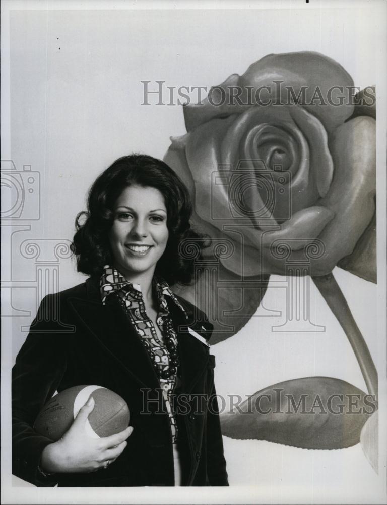 1973 Press Photo Rose Queen Miranda Barone Tournament Roses Parade Pasadena - Historic Images