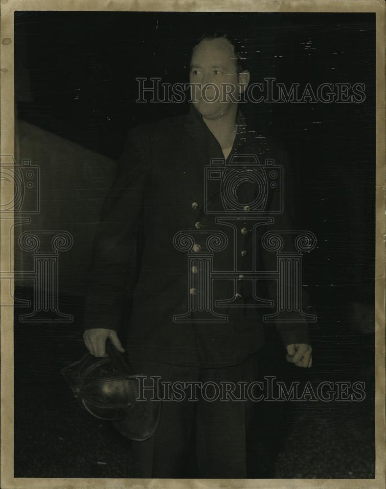 1957 Press Photo Fire Lt Ennett Collins of Brighton - RSL41975 - Historic Images