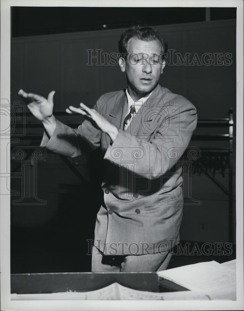 1951 Press Photo Conductor Milton Katims for NBC &quot;Spring Concerts&quot; - RSL45863 - Historic Images