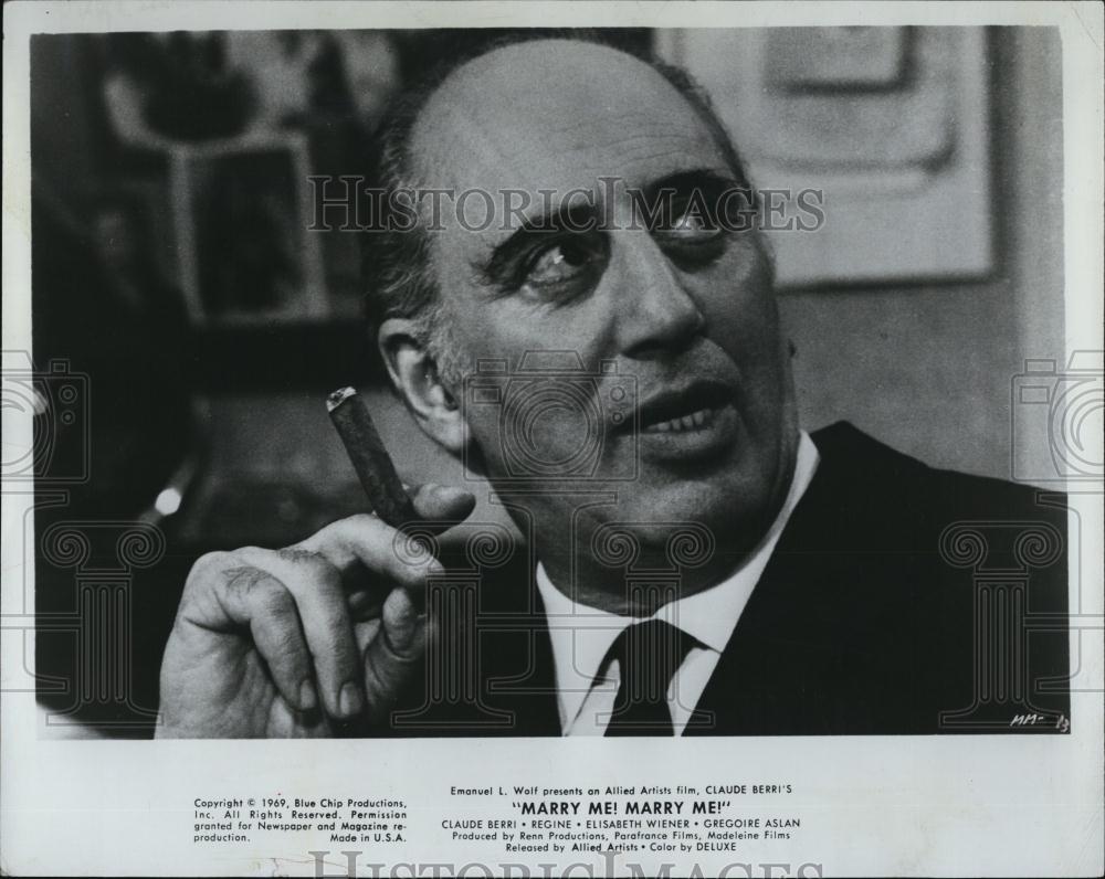 1970 Press Photo Marry Me Marry Me Actor Gregorie Aslan movie star - RSL07365 - Historic Images