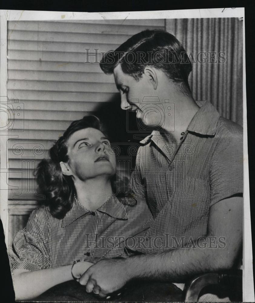 1953 Press Photo Robert P Hayden &amp; wife Joyce after poisoning attempt on him - Historic Images