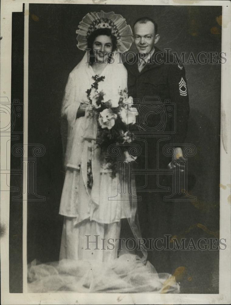 1948 Press Photo Sgt Charles McCann and bride, Hildegarde Behrens - RSL46963 - Historic Images