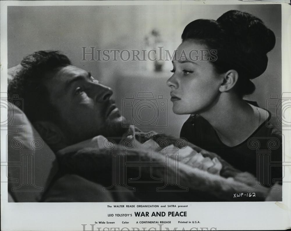 1968 Press Photo Lyudmila Savelyeva and Vyacheslav Tihonor in &quot;War and Peace&quot; - Historic Images