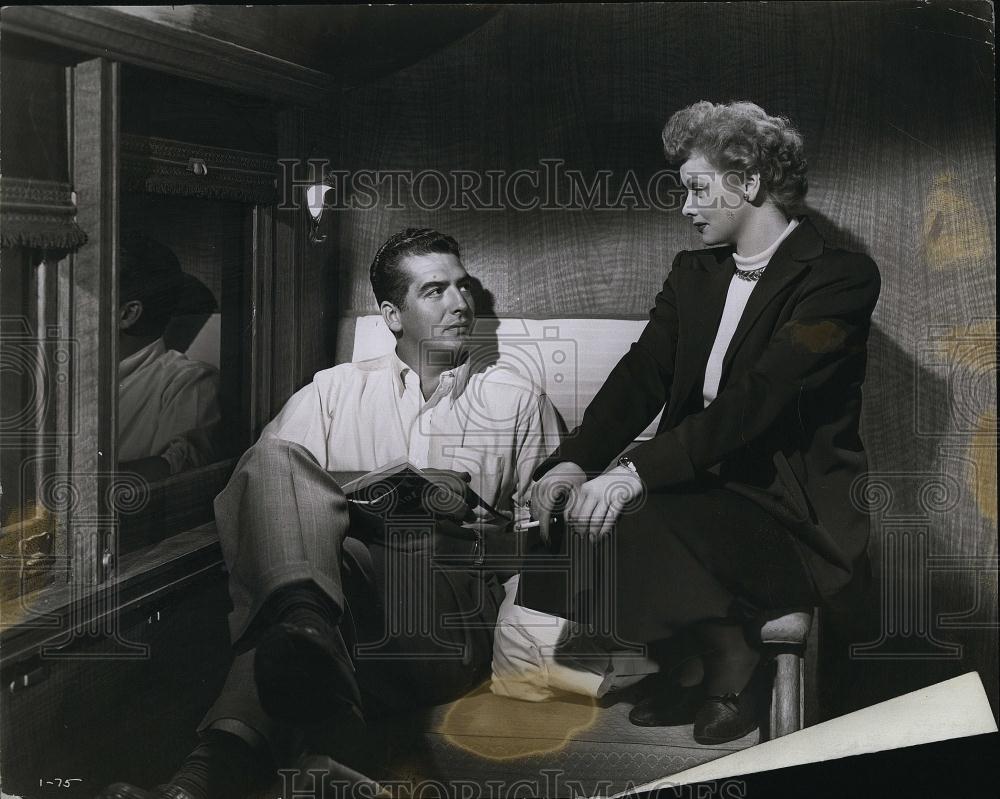 1949 Press Photo Actor Victor Mature & Lucille Ball in a film scene - RSL91089 - Historic Images