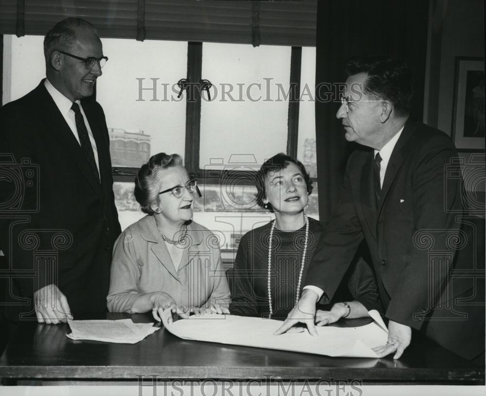 1959 Press Photo BU Dr George Warner, Adelaide McGarrett, Dorothy Briant - Historic Images