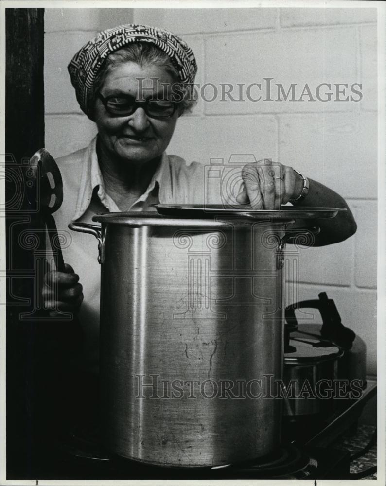 1980 Press Photo Eloise Van Ness Chili at County Fair - RSL94983 - Historic Images