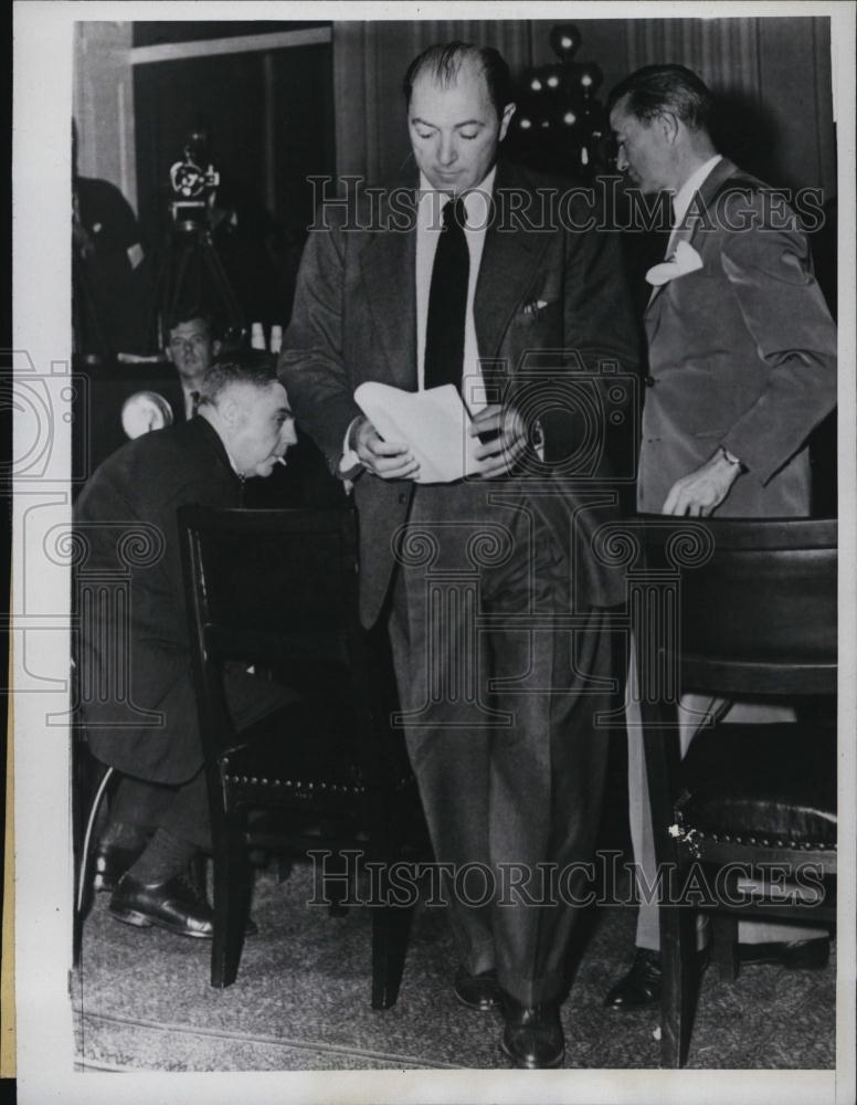 1947 Press Photo Lester Cole, Hollywood Writer, Walks From Witness Chair - Historic Images