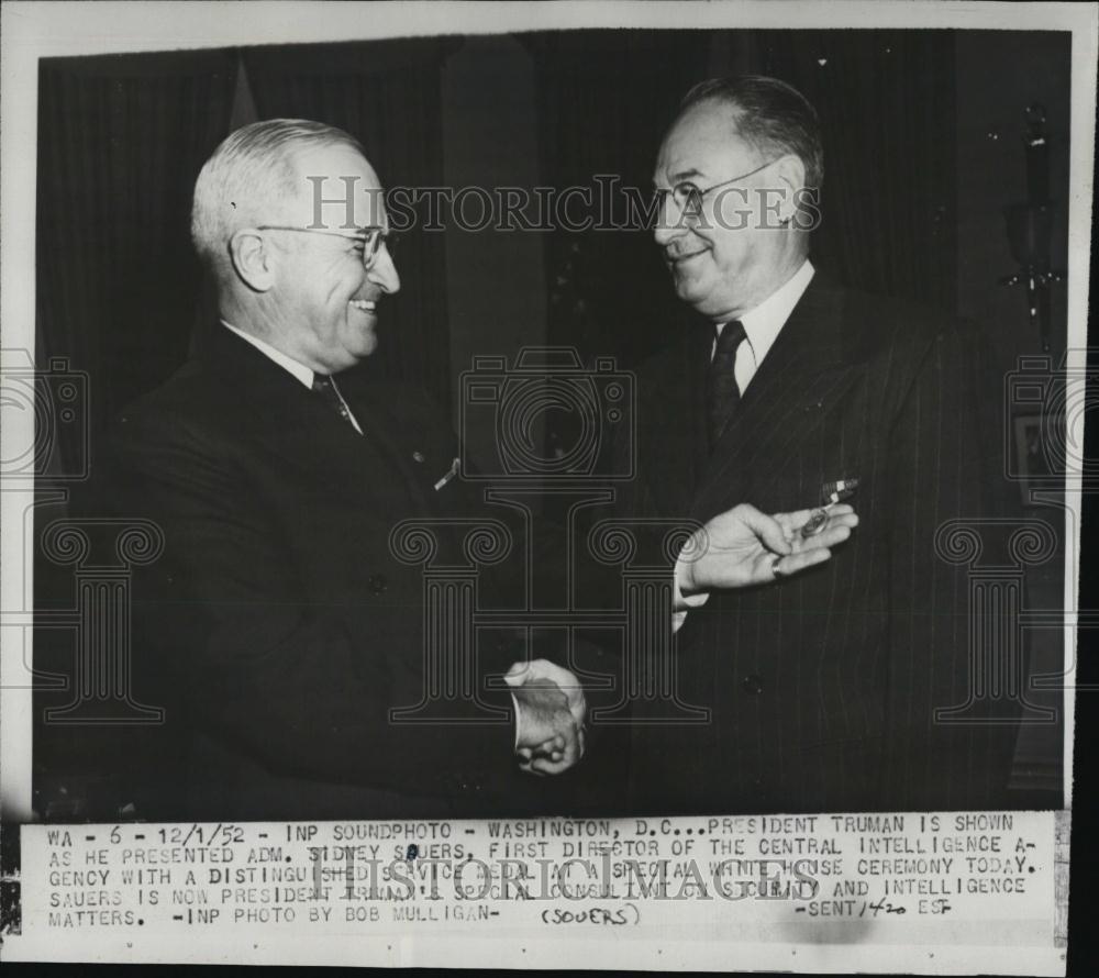 1952 Press Photo President Truman &amp; Admiral Sidney Sauers - RSL40461 - Historic Images