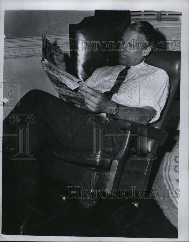 1969 Press Photo Governor Sargent at His Office - RSL77937 - Historic Images