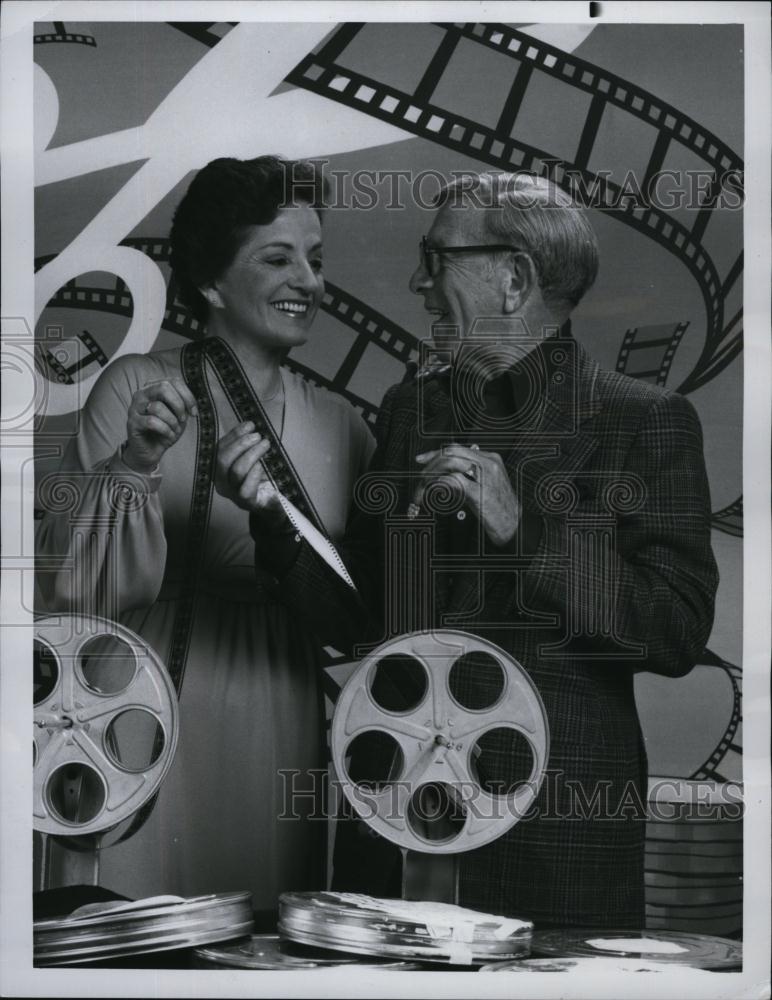 1978 Press Photo Hollywood Columnist Marilyn Beck with comedian George Burns - Historic Images