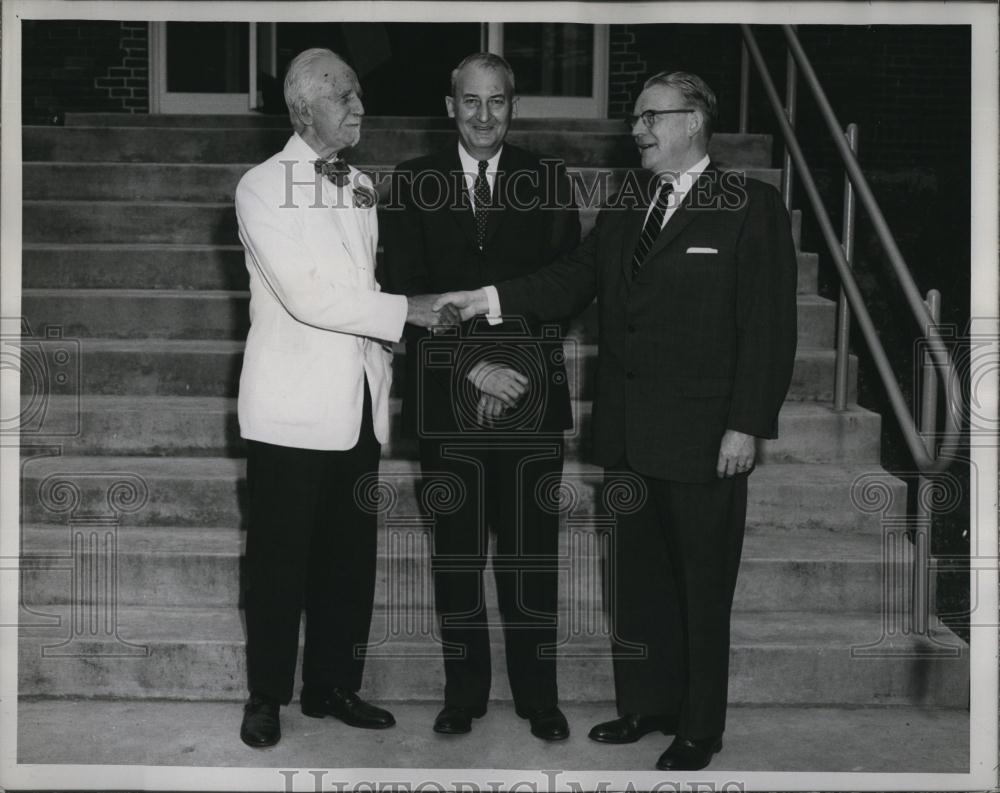1958 Press Photo Writer Roger Babson American Economist & Governor Dwinell - Historic Images