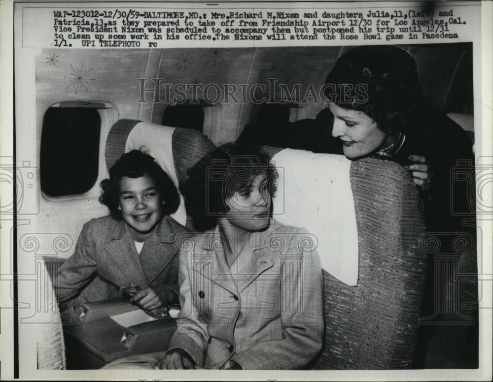 1959 Press Photo Mrs Richard Nixon and Daughter at Friendship Airport - Historic Images