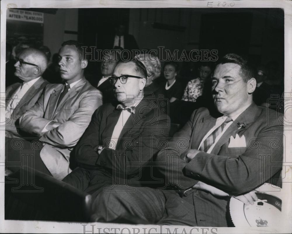 1961 Press Photo Mass Rep Francis Perry at a hearing - RSL88525 - Historic Images