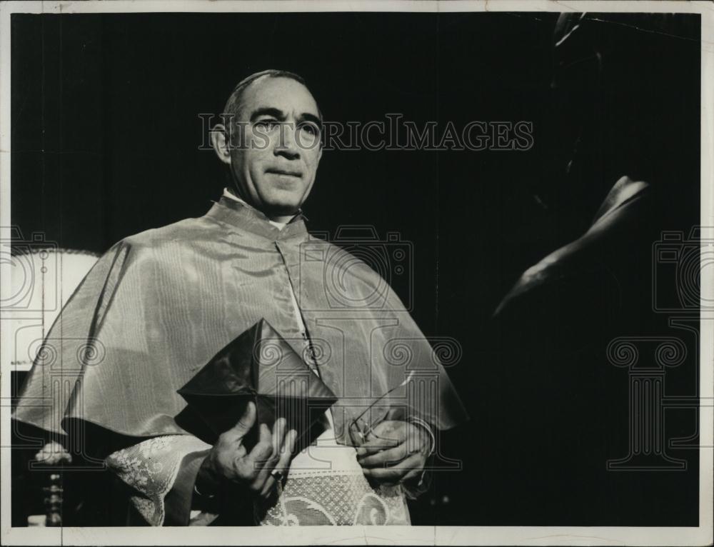 1968 Press Photo Actor Anthony Quinn in &quot;Shoes of the Fisherman&quot; - RSL40257 - Historic Images