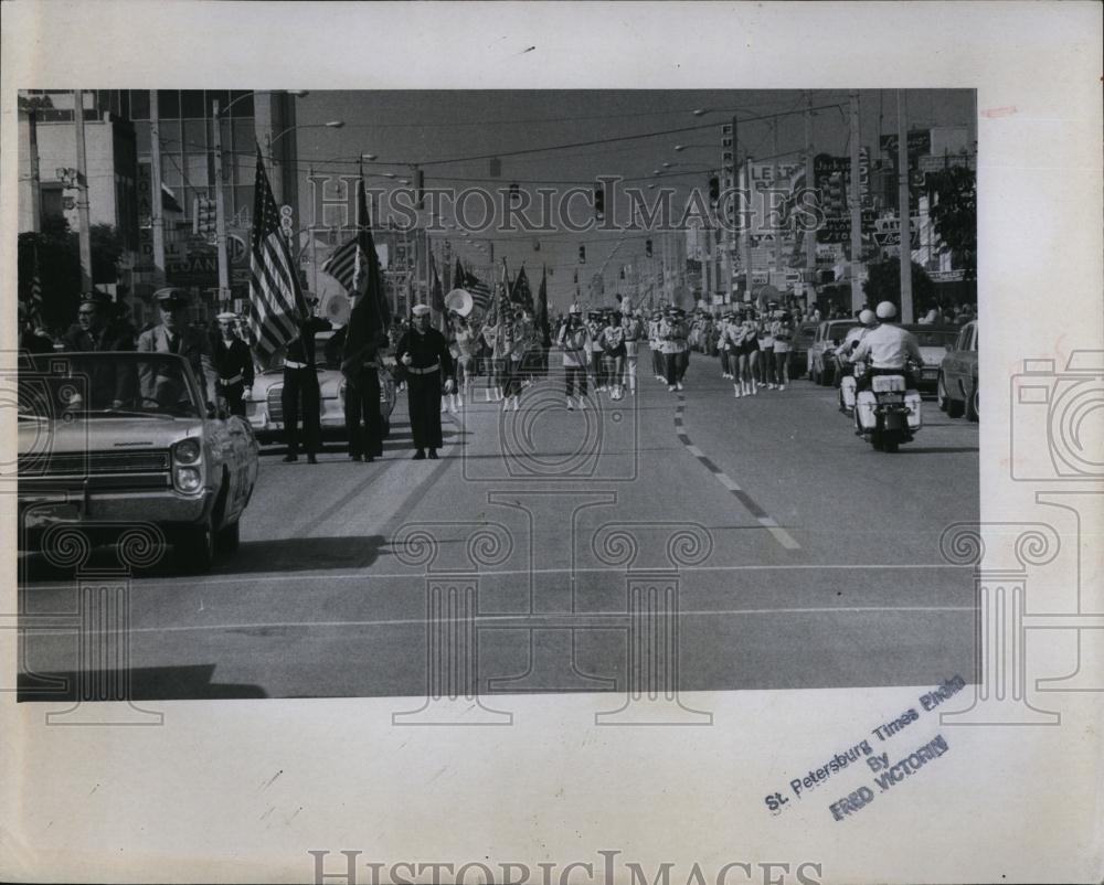 1969 Press Photo Veterans Day parade in St Petersburg, Florida - RSL98343 - Historic Images