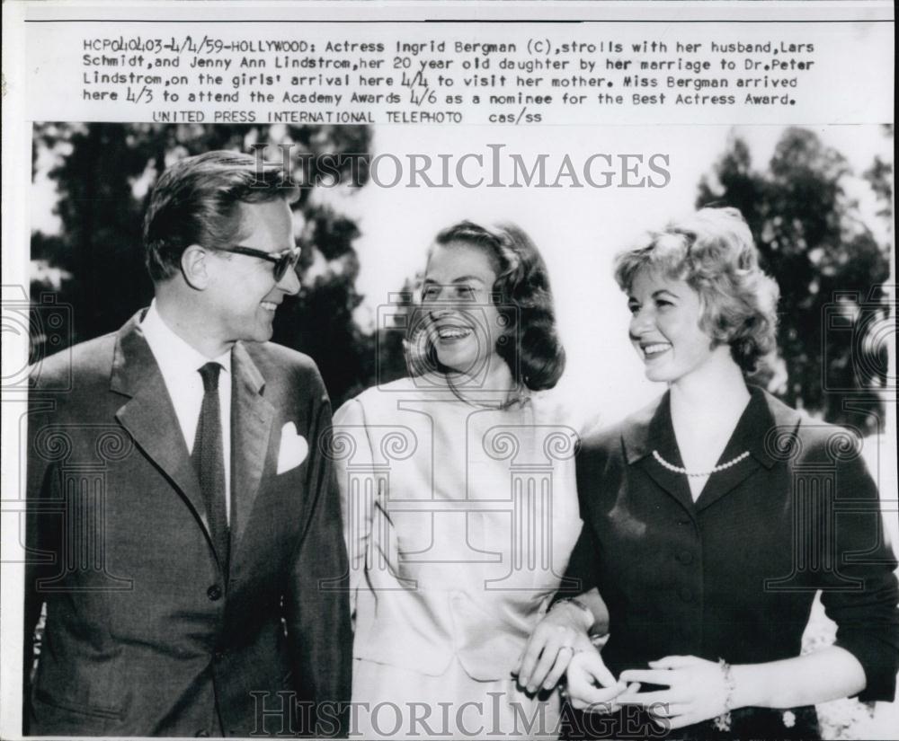 1959 Press Photo Ingrid Bergman & daughter Jenny Ann Lindstrom & husband - Historic Images