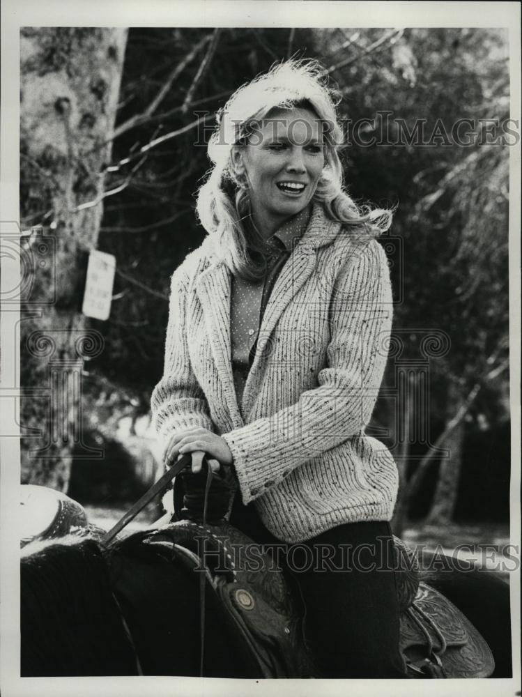 Press Photo Actress Susan Anspach horse riding - RSL47653 - Historic Images