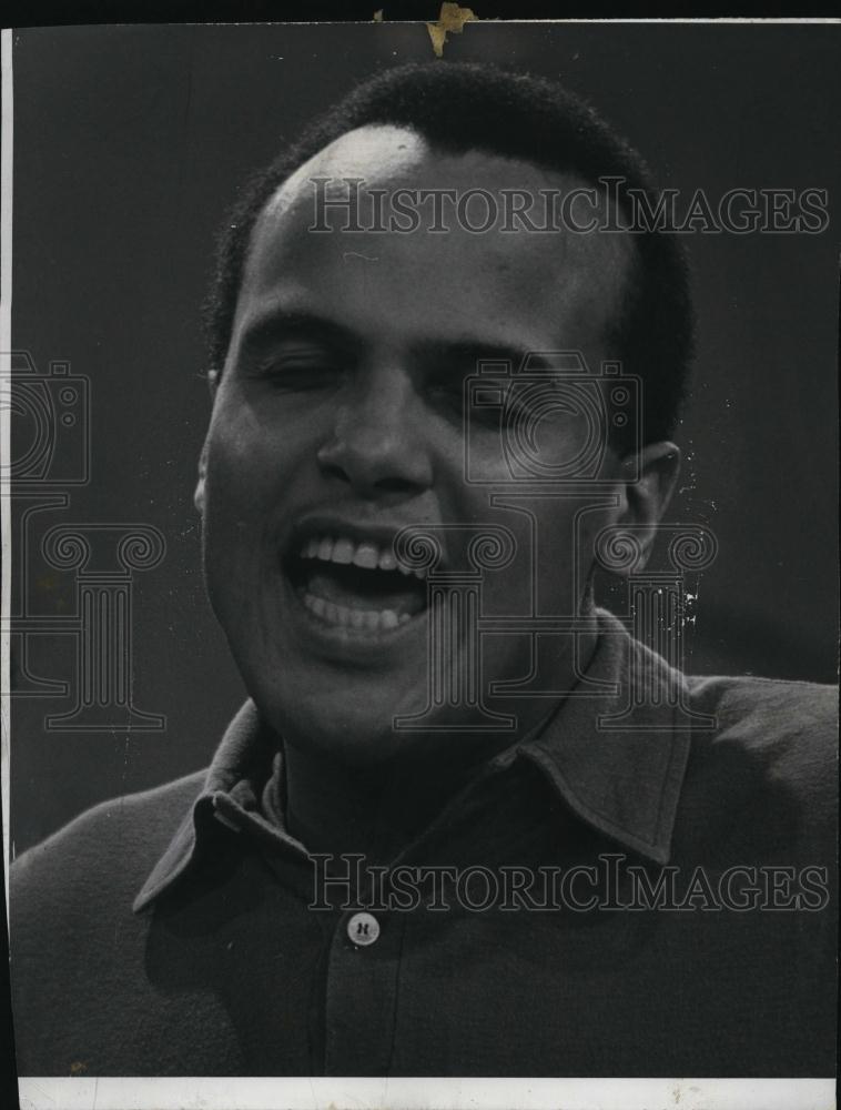 1961 Press Photo Popular Singer Harry Belafonte At Donnelly Memorial Theater - Historic Images