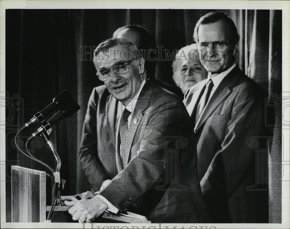 1984 Press Photo politicians George Bush and Ray Shamie on stage - RSL39835 - Historic Images