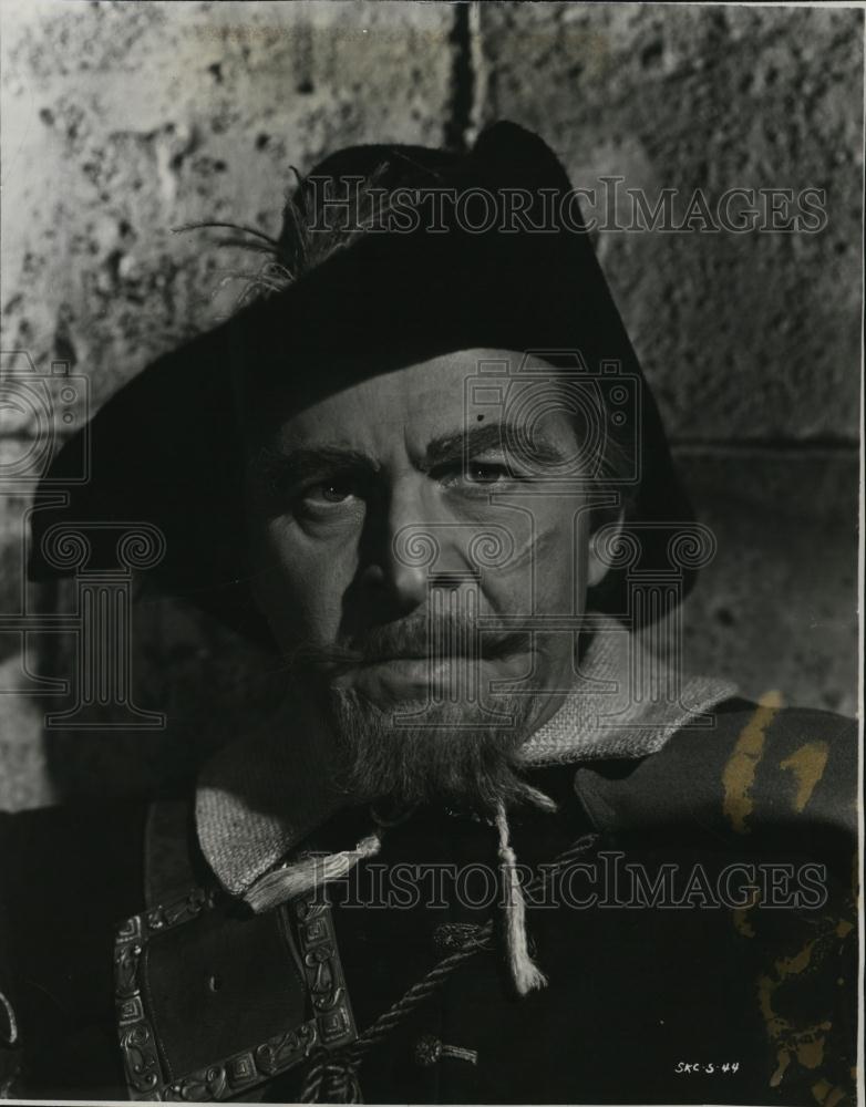 1951 Press Photo Cyrano De Bergerac Film Actor Morris Carnovsky Scene Closeup - Historic Images