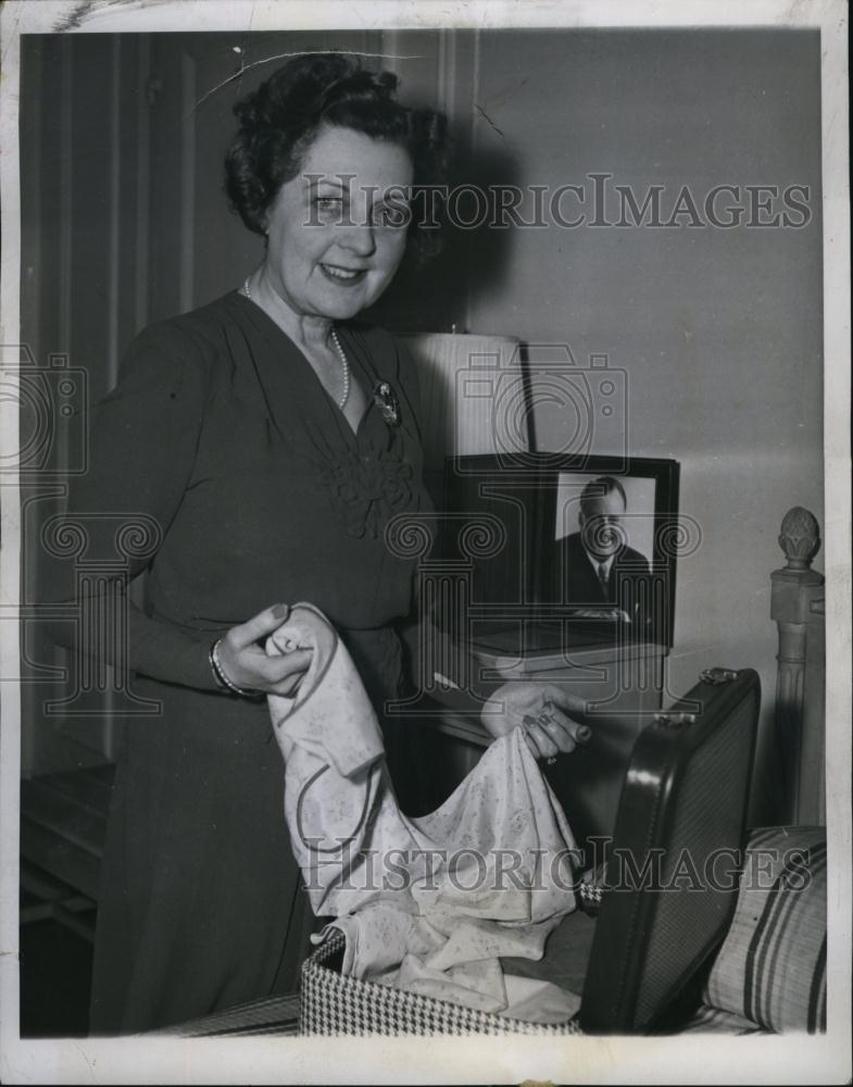 1943 Press Photo Julia Sanderson, Radio Star - RSL79377 - Historic Images