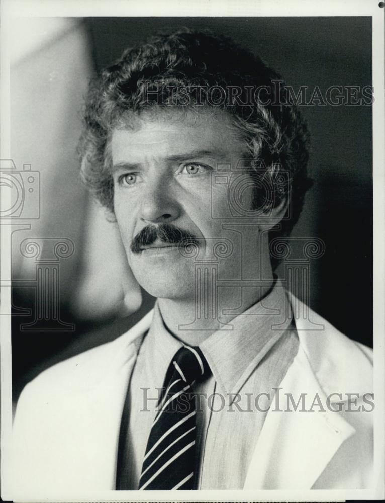 1981 Press Photo actor Robert Reed in the TV series, "Nurse" - RSL04377 - Historic Images