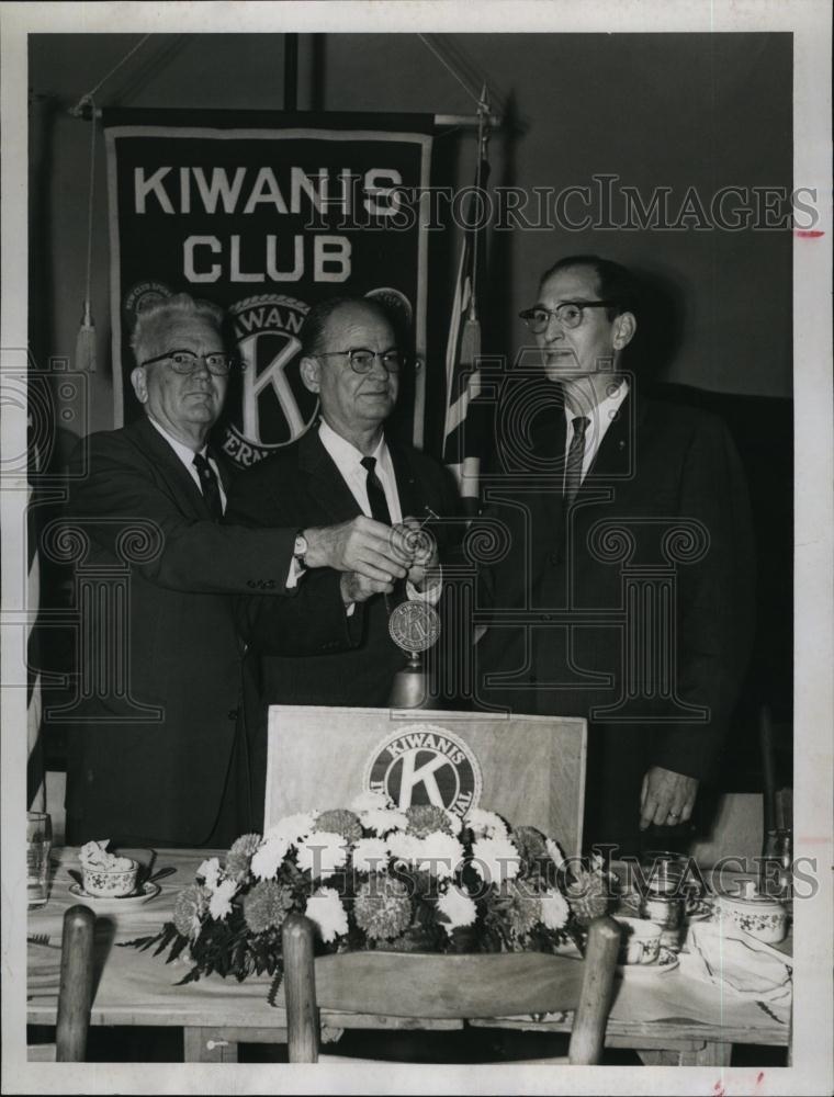 1962 Press Photo Dr JM Madill K Gov Dr Jimmy Parish Earl F Croley - Historic Images