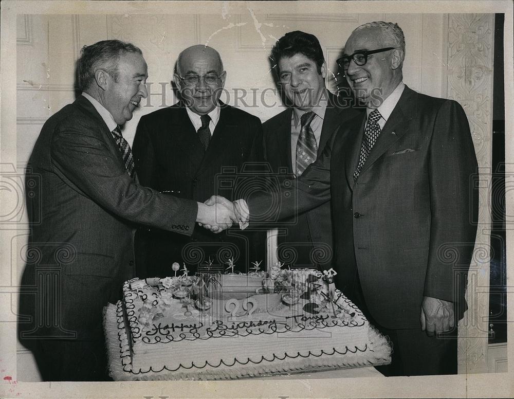 1972 Press Photo Anthony FViola President of Haymarket Cooperative Birthday - Historic Images