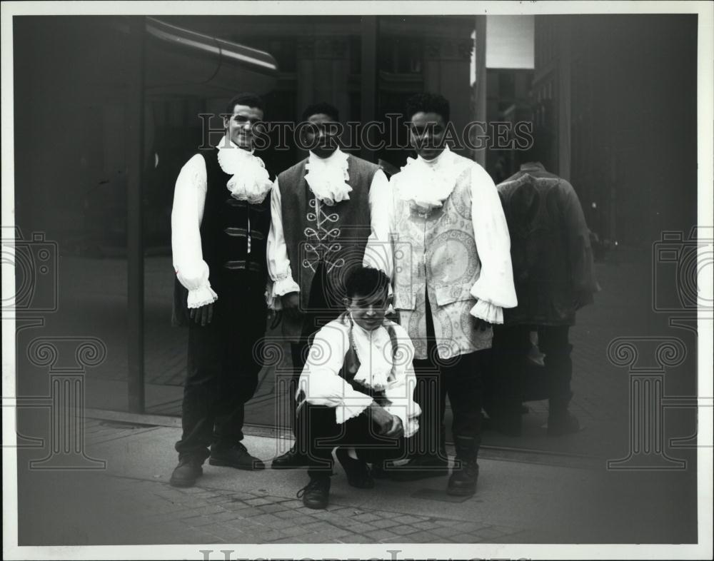 1999 Press Photo Singers &quot;Banda Cache&quot; - RSL39353 - Historic Images