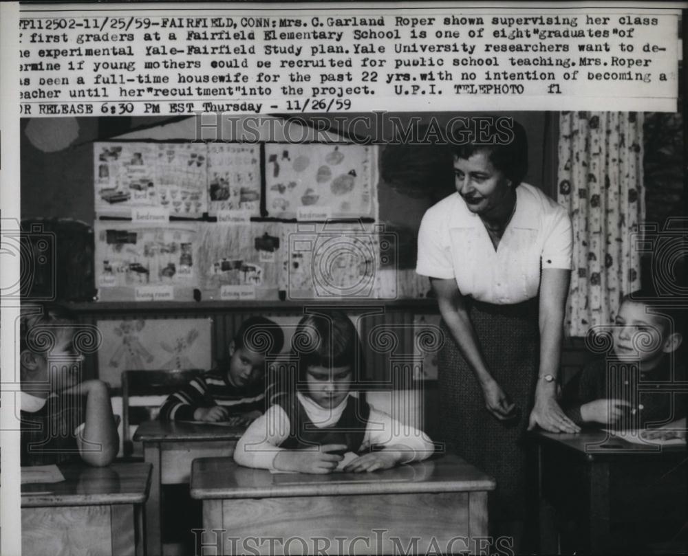 1959 Press Photo Mrs C Garland Roper, Fairfield Elementary School - RSL89067 - Historic Images