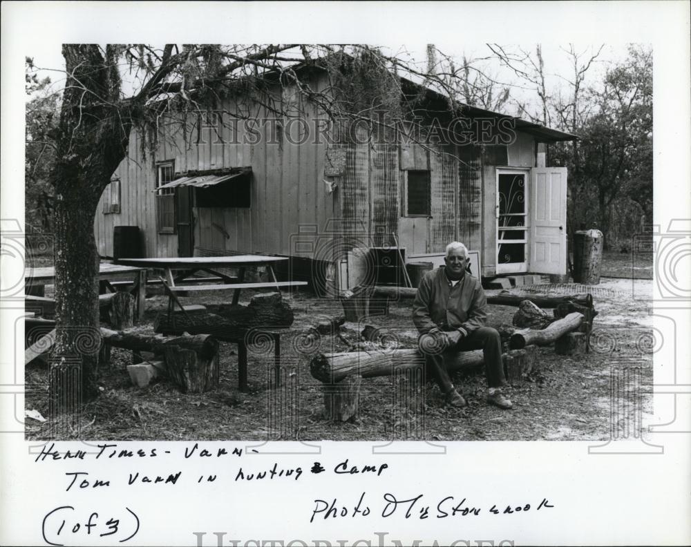 1987 Press Photo Tom Varn at his hunting camp in Florida - RSL95957 - Historic Images