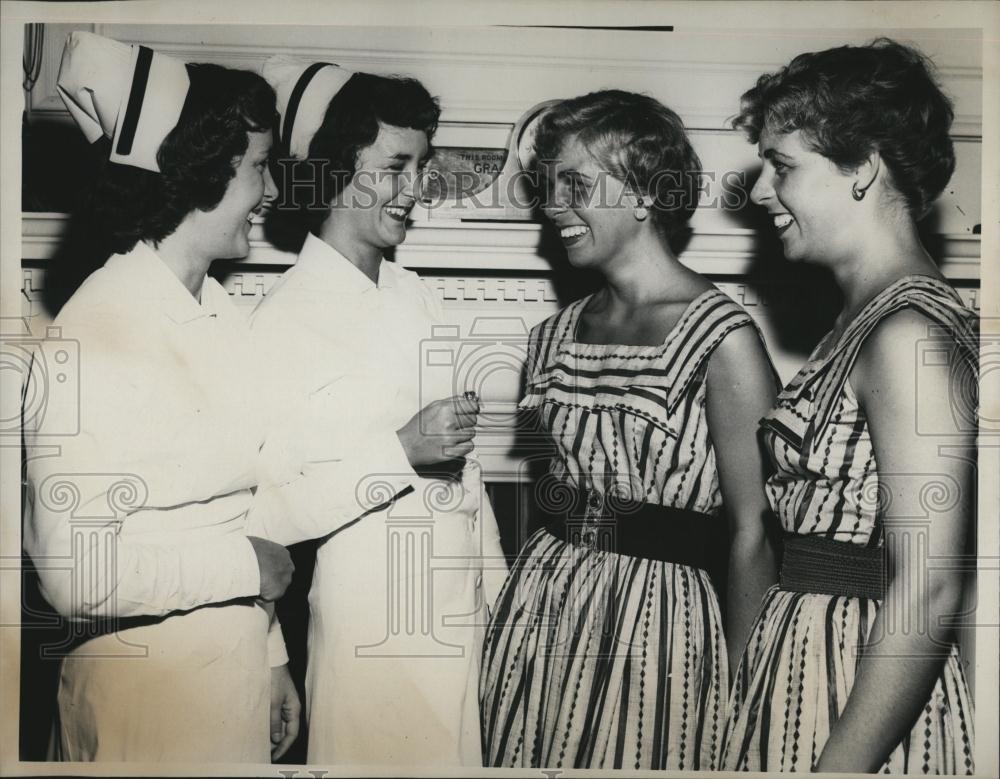 1953 Press Photo Faulkner Hospital School Nursing Twins Carol &amp; Margaret Wesson - Historic Images