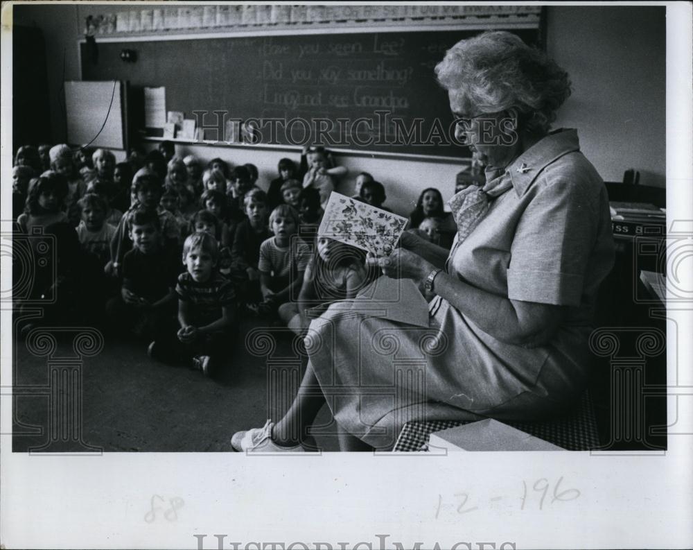 1977 Press Photo Miss Barr Day Jessie P Miller School Students - RSL96211 - Historic Images