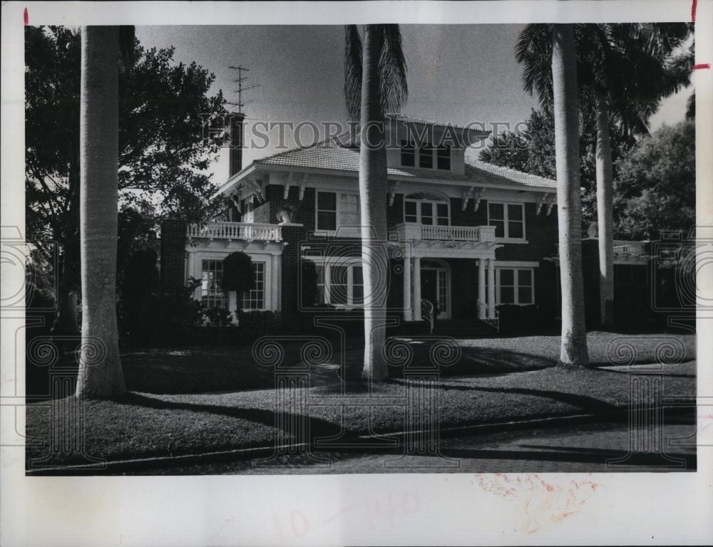 1976 Press Photo Richard Essman Home, Architecture, Brick, Tile Roof - RSL96385 - Historic Images