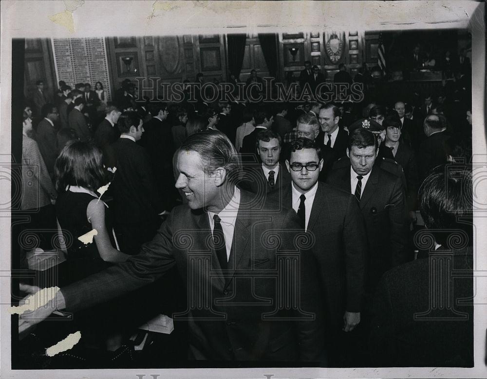 1969 Press Photo Mass Gov Sargent &amp; student Gov Jeff Thompson of Yarmouth - Historic Images