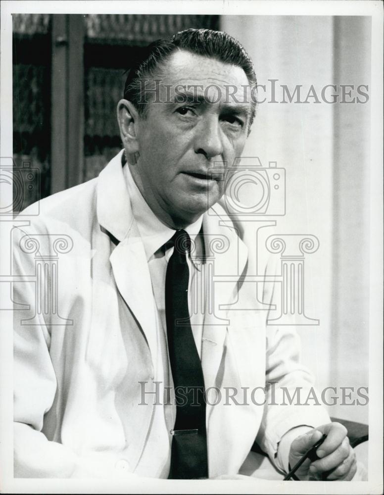 1972 Press Photo MacDonald Carey as Dr Horton on &quot;Days of Our Lives&quot; - Historic Images